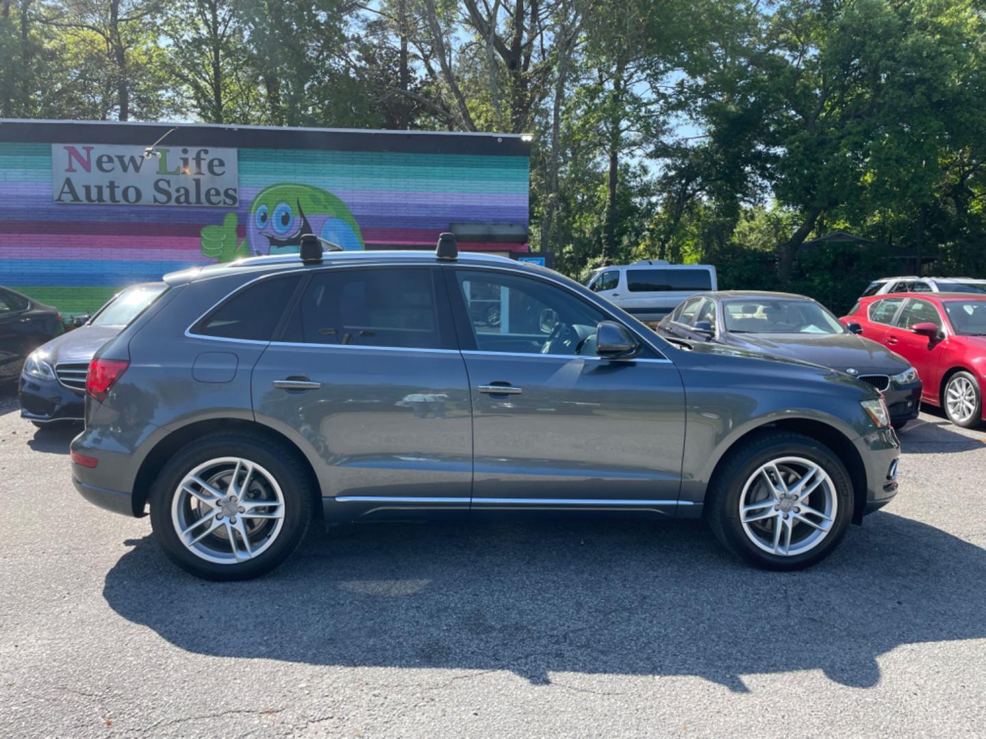 2015 GRAY AUDI Q5 2.0T QUATTRO PREMIUM PLUS (WA1LFAFP1FA) with an 2.0L engine, Automatic transmission, located at 5103 Dorchester Rd., Charleston, SC, 29418-5607, (843) 767-1122, 36.245171, -115.228050 - Photo#7